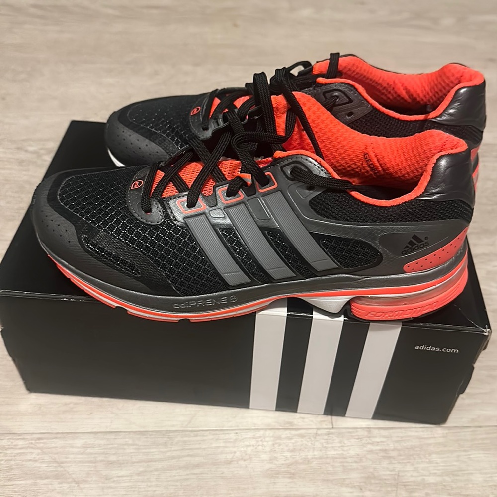 Adidas Men’s Size 7 Black / Grey / Red Supernova Sneakers